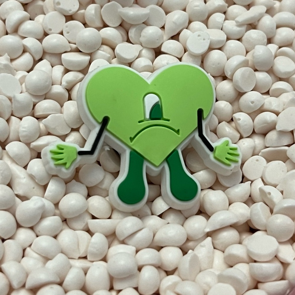 BAD BUNNY 🐰💚 GREEN Shrugging Heart Shoe Charm